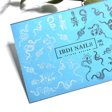 Load image into Gallery viewer, IBDI NAILS - AIR  slider 158 - Black &amp; White Snakes