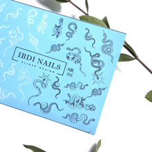 Load image into Gallery viewer, IBDI NAILS - AIR  slider 158 - Black &amp; White Snakes