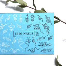 Load image into Gallery viewer, IBDI NAILS - AIR  slider 158 - Black &amp; White Snakes
