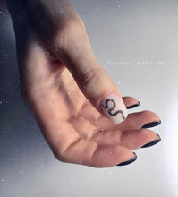 Load image into Gallery viewer, IBDI NAILS - AIR  slider 158 - Black &amp; White Snakes