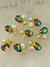 Load image into Gallery viewer, Cluster gold, Green/blue colour shifting teardrop &amp; Crystal ab